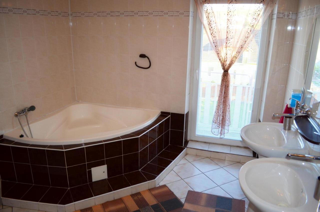 Apartmany Riviera A Chalupa Riviera Liptov, Bešeňová Exterior foto