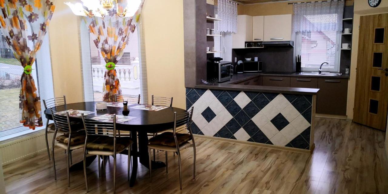 Apartmany Riviera A Chalupa Riviera Liptov, Bešeňová Exterior foto